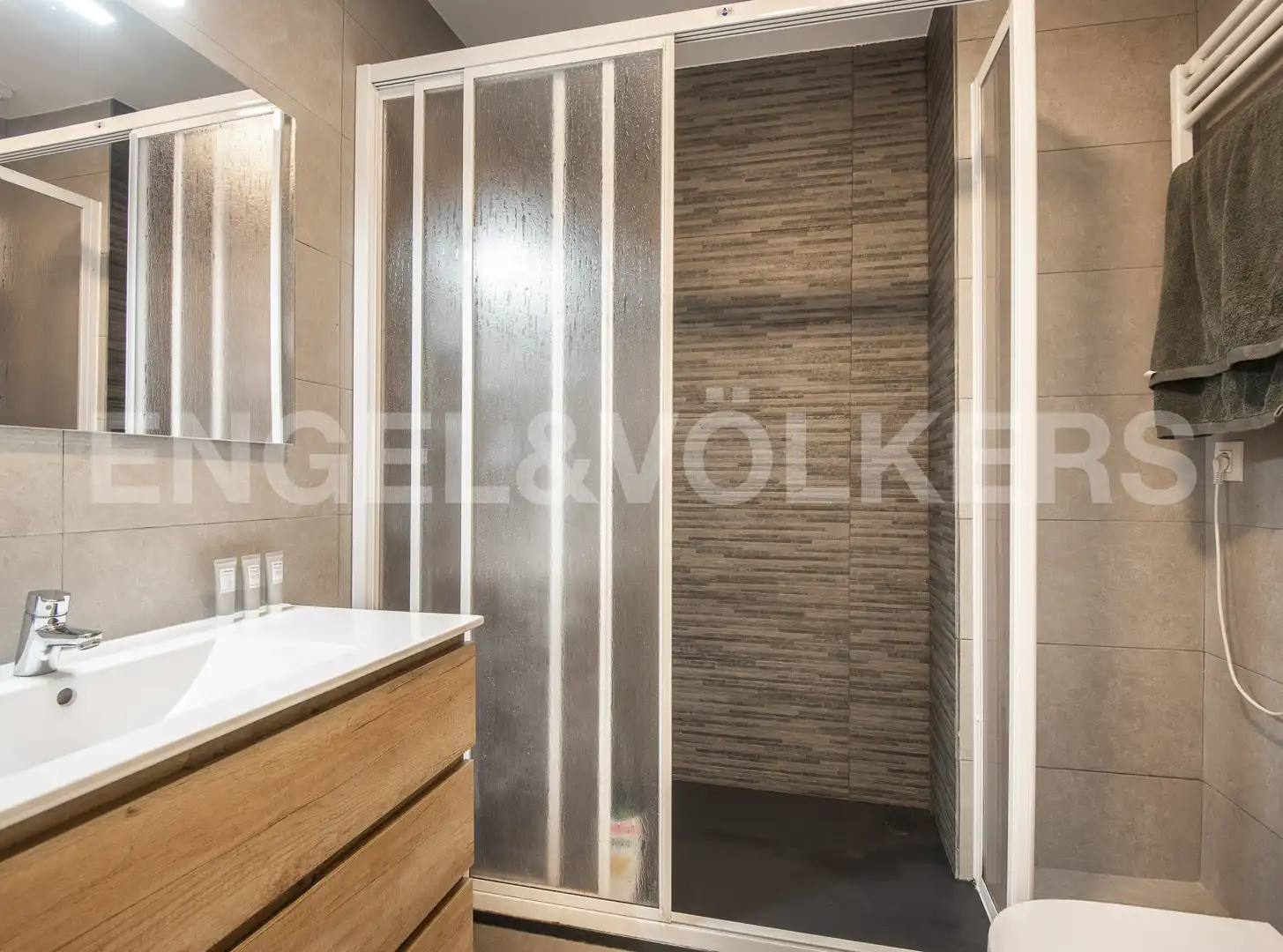 Badezimmer von Wohnung zum Verkauf in Barcelona mit Klimaanlage, Heizung und Möbliert