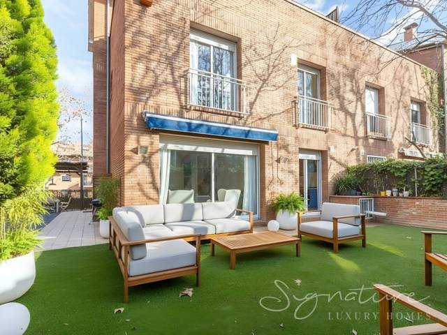 Casa adosada en Venta en Calle Domenec Oristrell en Parc Central
