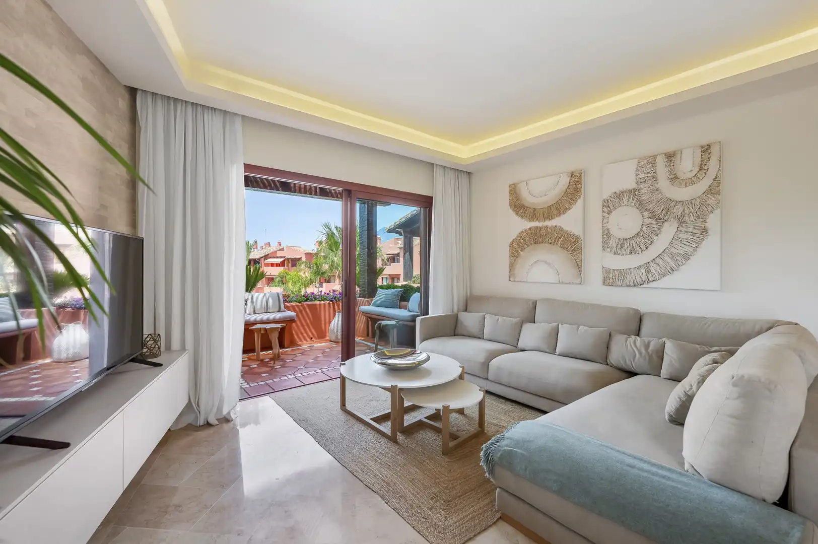 Sala d'estar de Àtic en venda en Marbella amb Aire condicionat, Terrassa i Traster