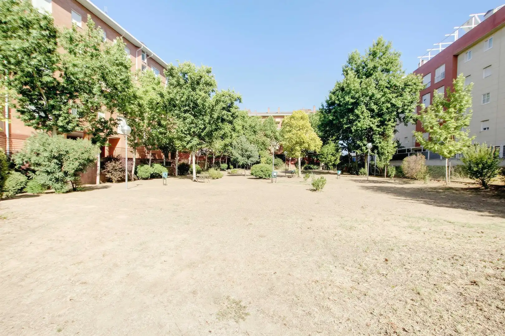 Vista exterior de Pis en venda en Alcalá de Henares amb Aire condicionat, Calefacció i Jardí privat