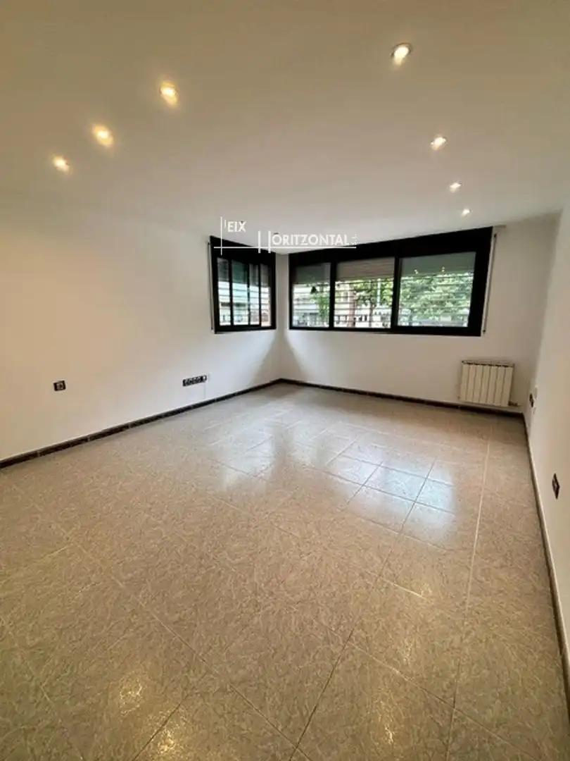 Exterior view of Flat for rent in Sabadell  with Heating