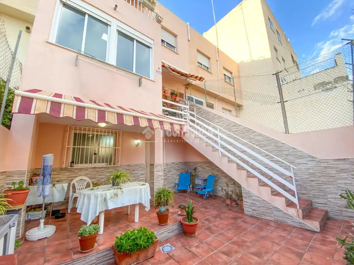 Vista exterior de Casa adosada en venta en Pechina
