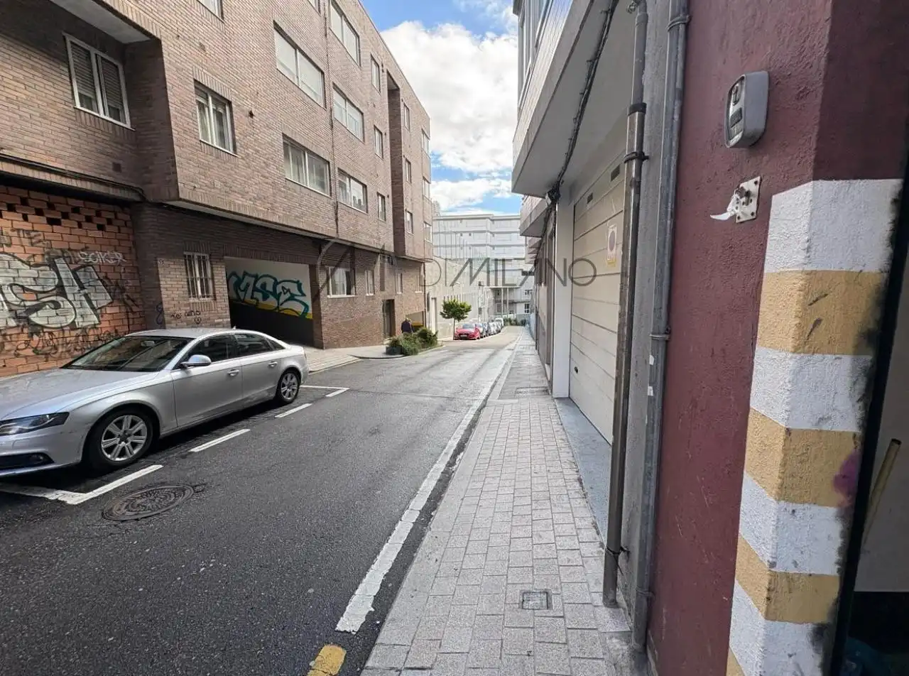 Exterior view of Garage for sale in Vigo 