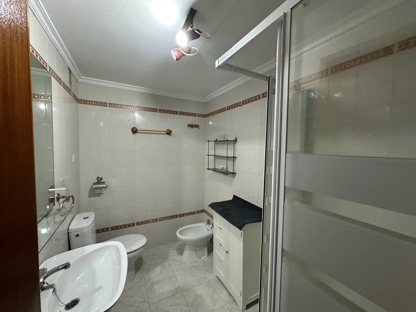 Baño de Piso en venta en Benalmádena con Terraza, Trastero y Amueblado