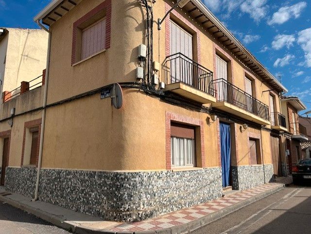 Exterior view of Single-family semi-detached for sale in Villatobas