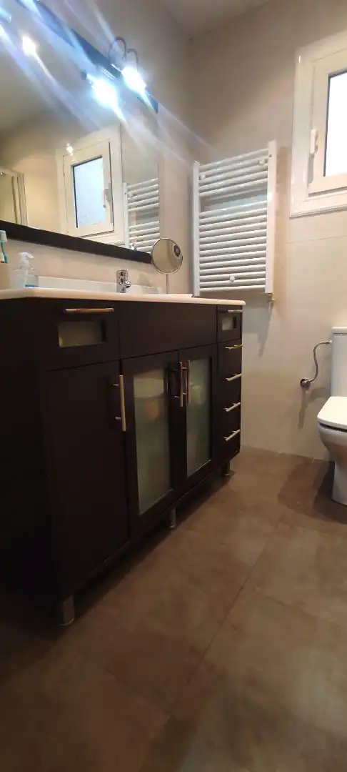 Bathroom of Flat for sale in Santa Coloma de Gramenet  with Air Conditioner, Heating and Terrace