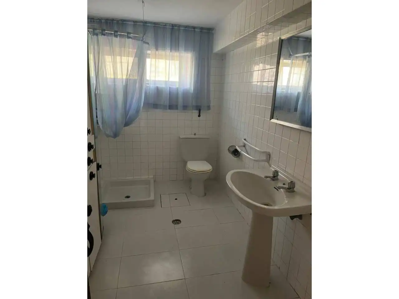 Bathroom of Houses for sale in Santiago de Compostela   with Heating, Private garden and Parquet flooring
