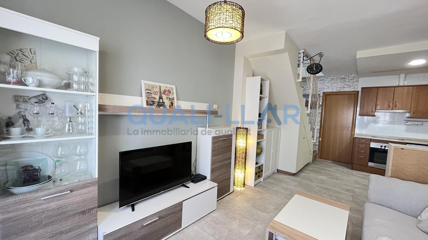 Sala d'estar de Dúplex en venda en Sant Feliu de Llobregat amb Aire condicionat, Calefacció i Parquet