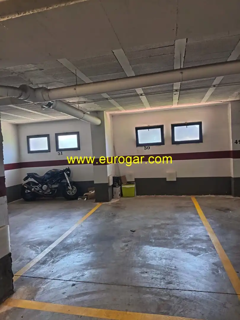 Aparcament de Apartament en venda en Chiva amb Aire condicionat, Calefacció i Piscina comunitària