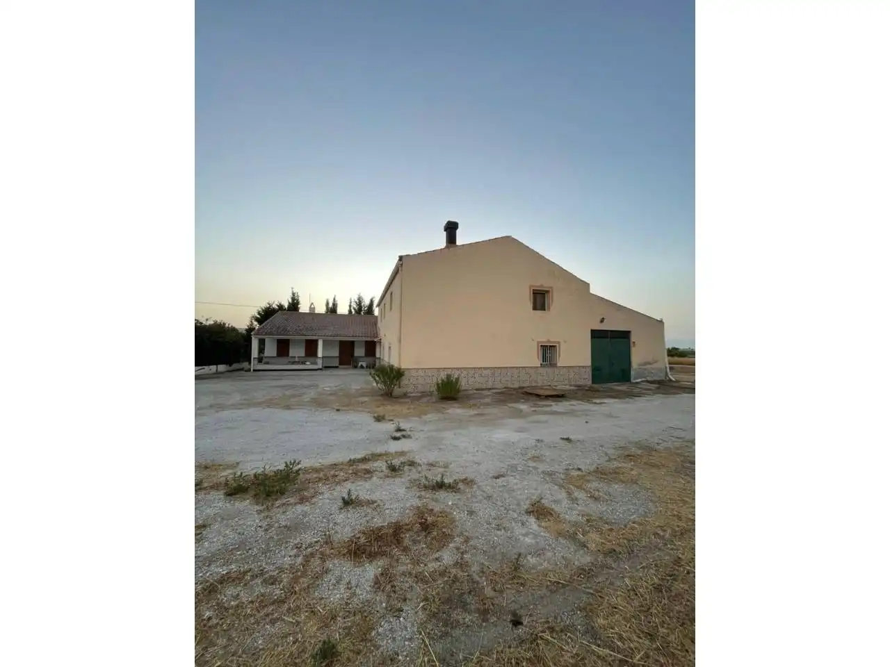 Vista exterior de Casa o xalet en venda en Baza amb Moblat