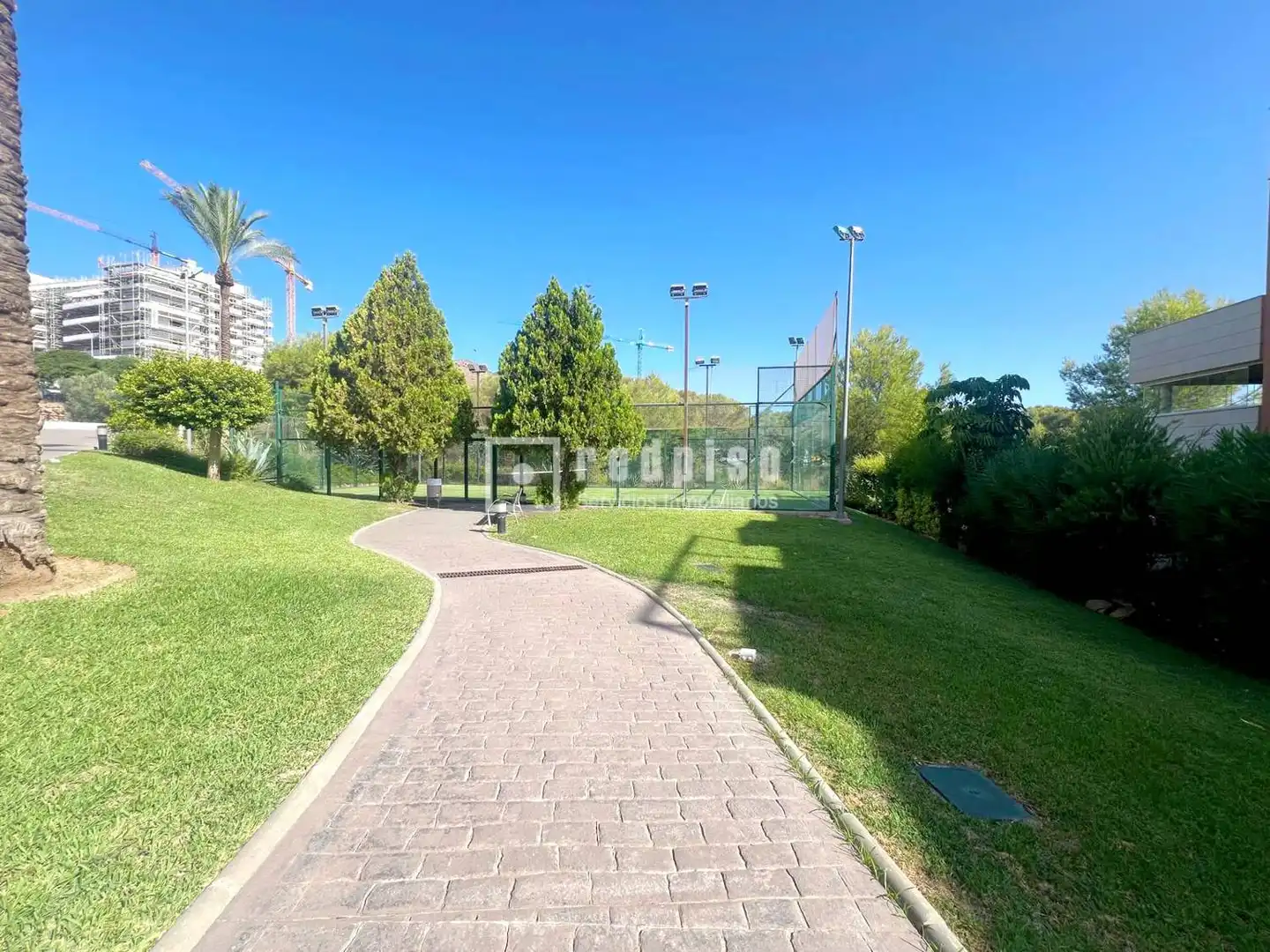 Vista exterior de Piso de alquiler en Torremolinos con Calefacción, Jardín privado y Terraza