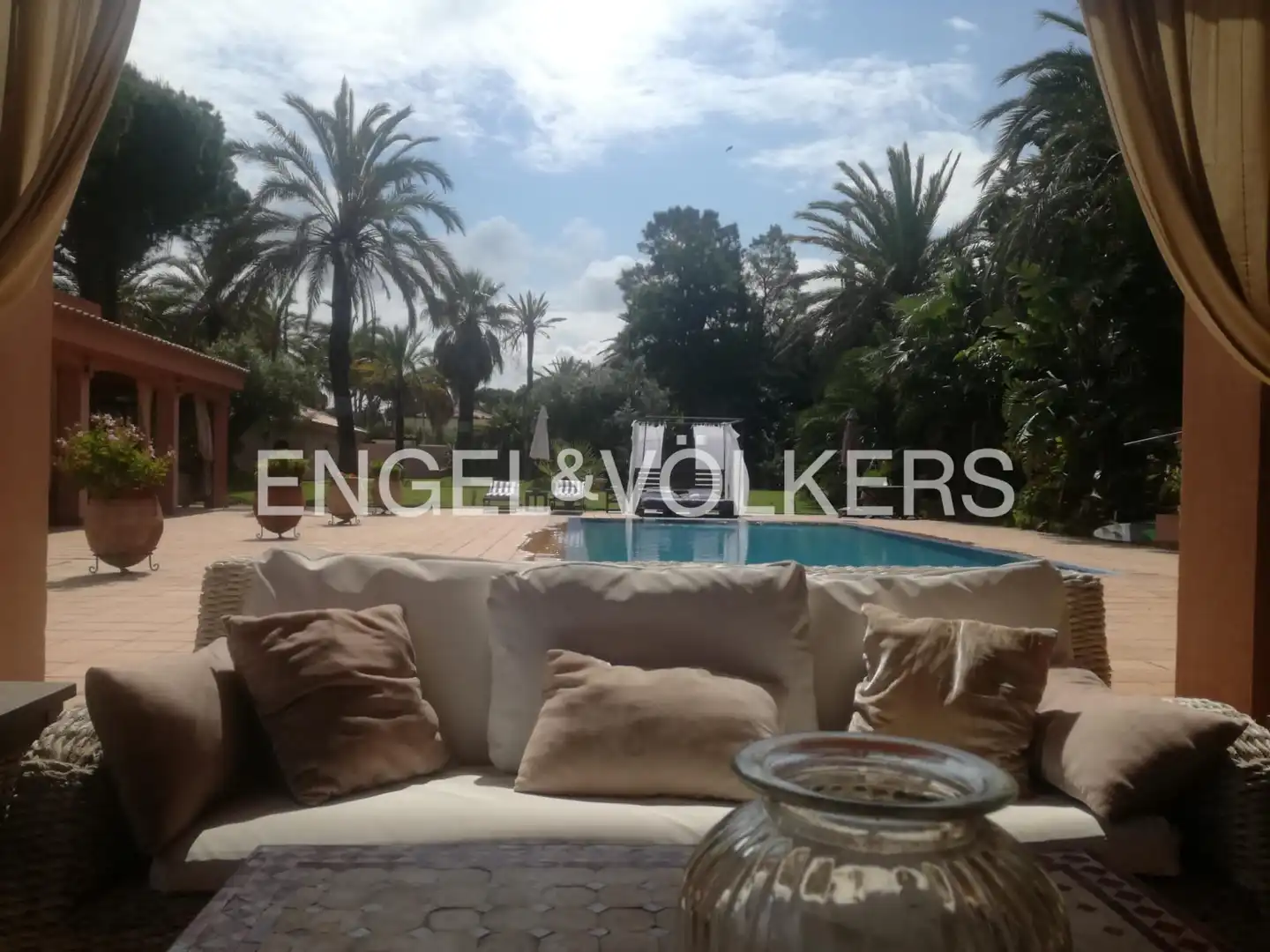 Terraza de Casa o chalet en venta en Chiclana de la Frontera con Calefacción y Jardín privado
