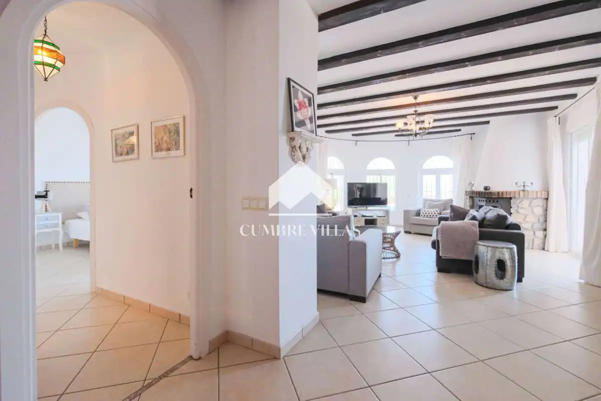 Sala d'estar de Casa o xalet en venda en Salobreña amb Jardí privat, Terrassa i Piscina comunitària
