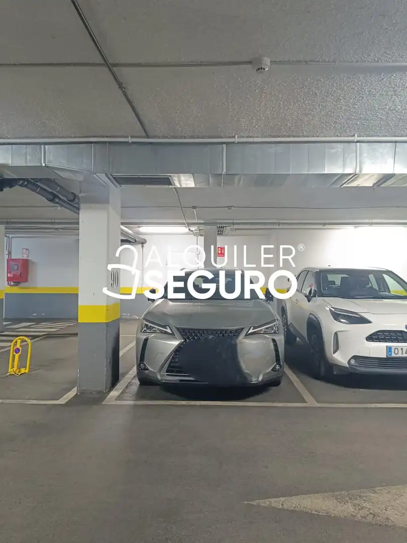 Parking of Flat for rent in Parla  with Air Conditioner, Heating and Terrace
