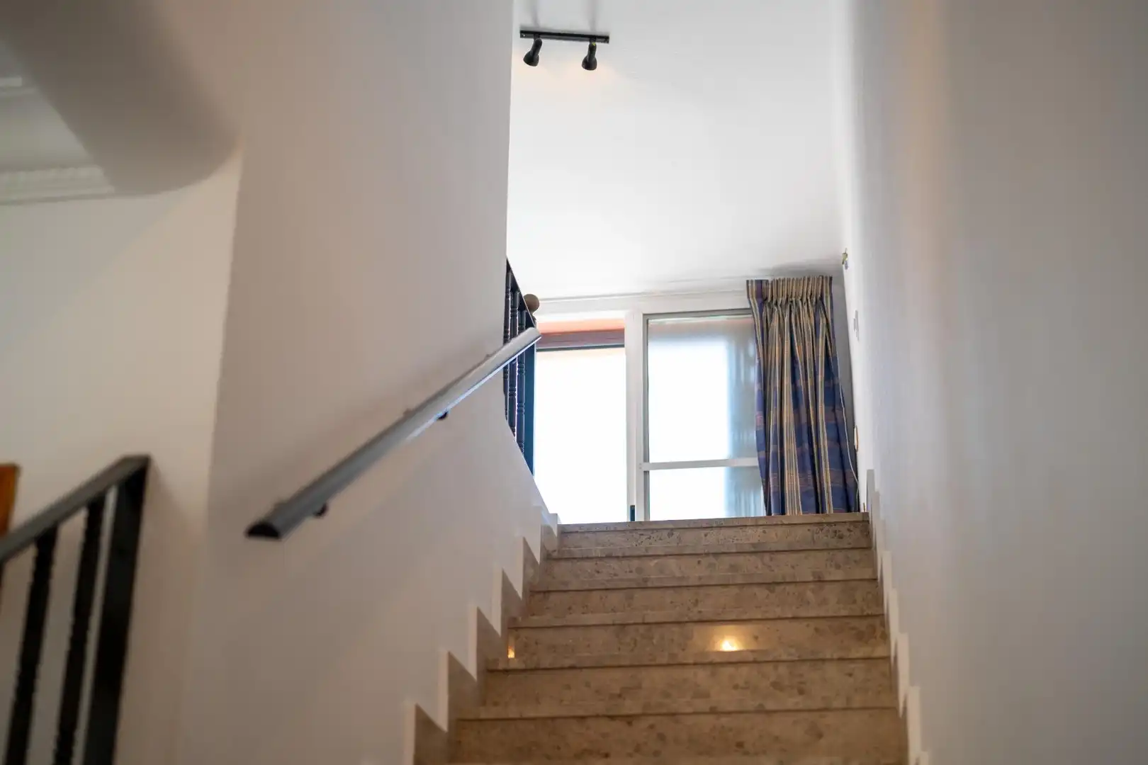 Dachboden zur Miete in Moncada mit Privatgarten, Terrasse und Balkon