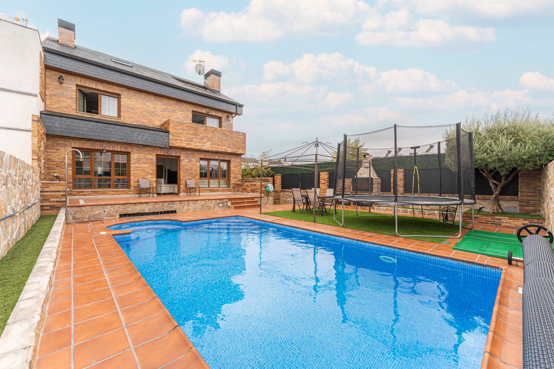 Swimming pool of House or chalet for sale in Arroyomolinos (Madrid)  with Air Conditioner, Heating and Private garden