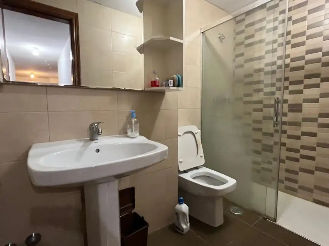 Baño de Piso de alquiler en  Pamplona / Iruña con Calefacción, Terraza y Balcón