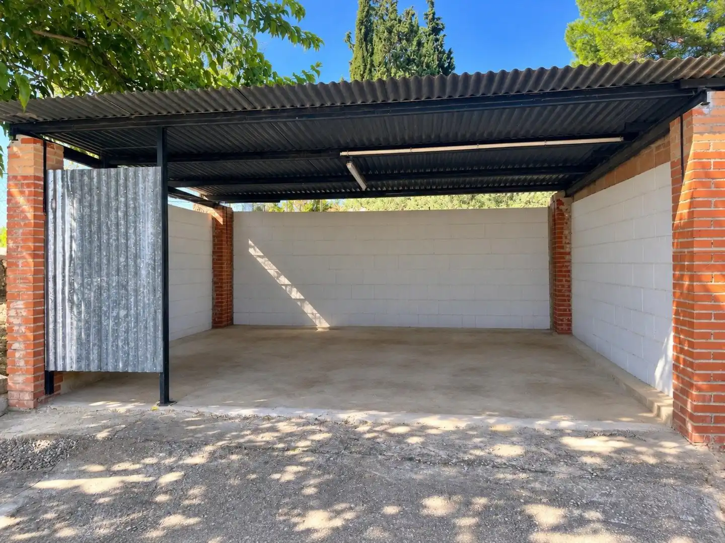 Parking of Country homes for sale in Almansa  with Heating, Swimming Pool and Furnished
