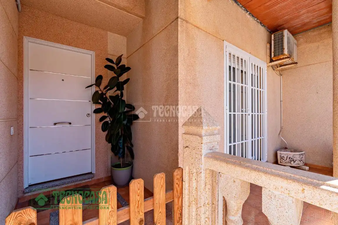Vista exterior de Casa adosada en venda en El Ejido amb Aire condicionat, Calefacció i Terrassa