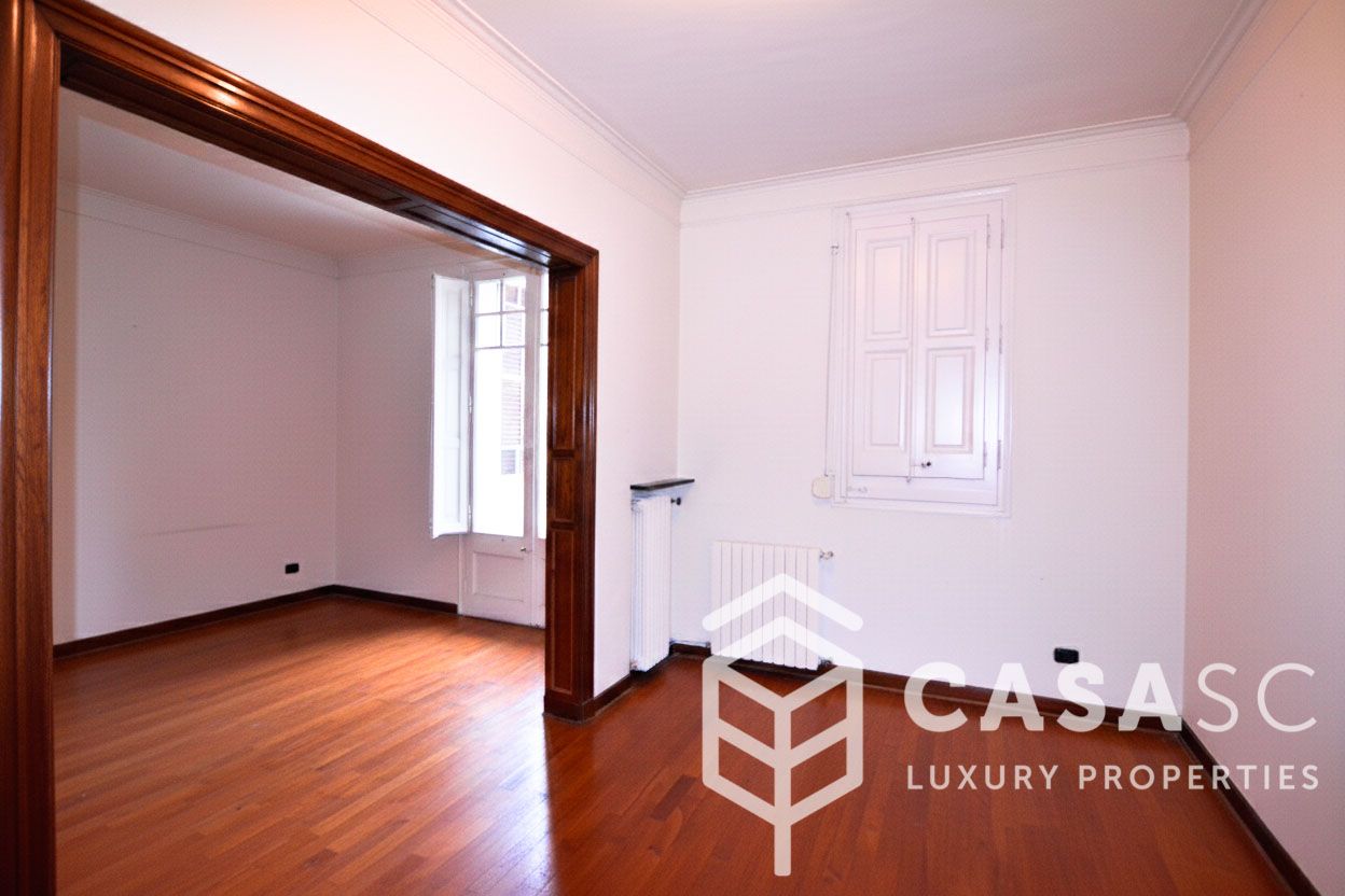 Sala d'estar de Pis en venda en  Barcelona Capital amb Calefacció i Parquet