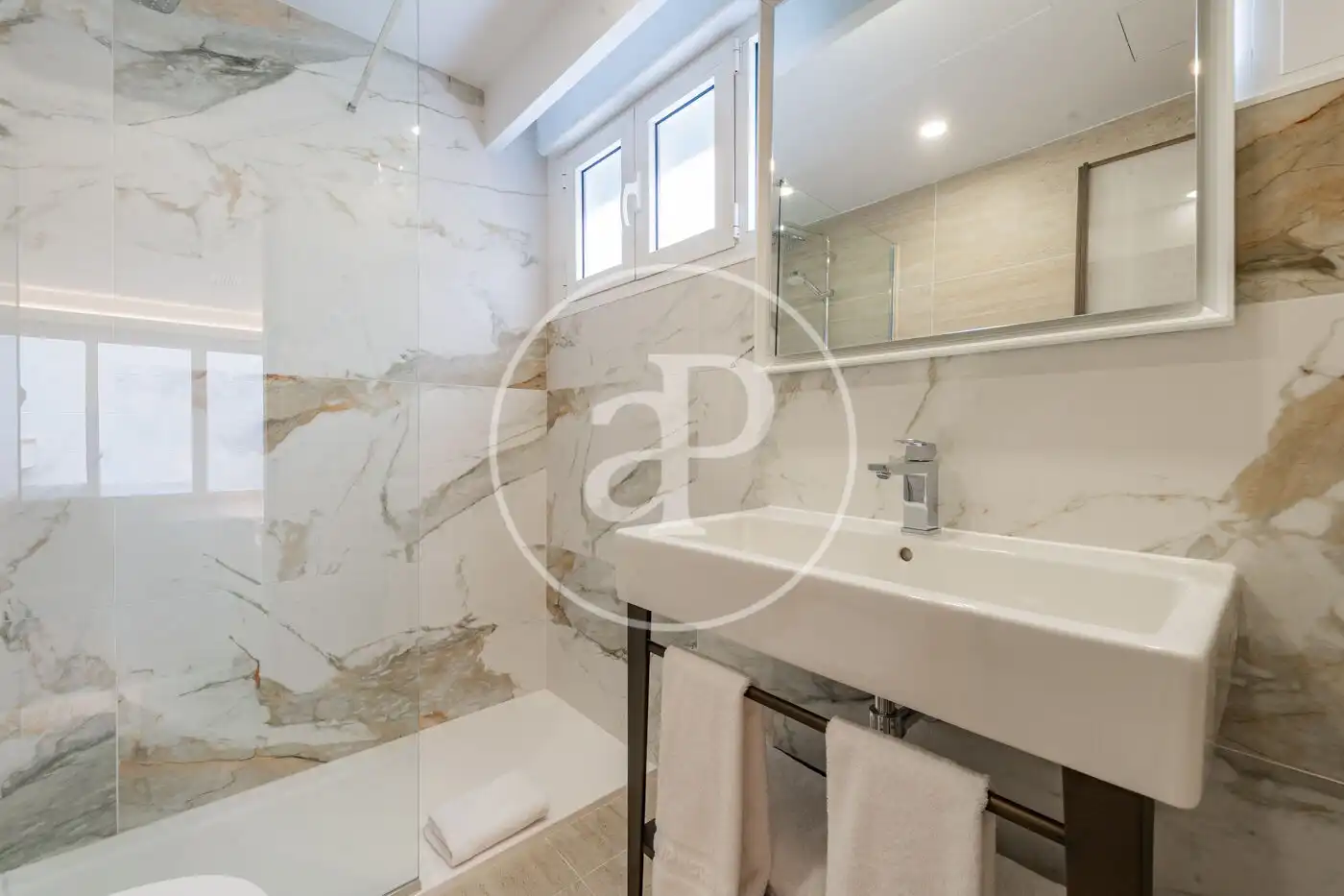 Bathroom of Flat for rent in Madrid  with Air Conditioner, Heating and Terrace