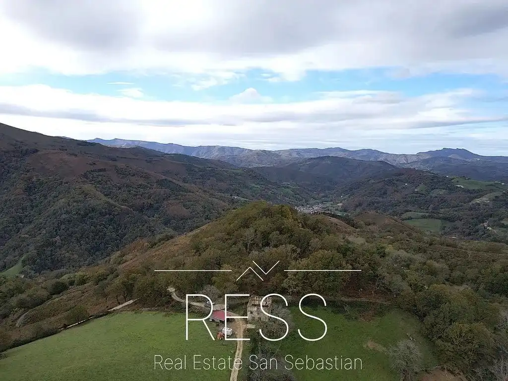 Vista exterior de Casa o xalet en venda en Etxalar amb Jardí privat, Terrassa i Balcó