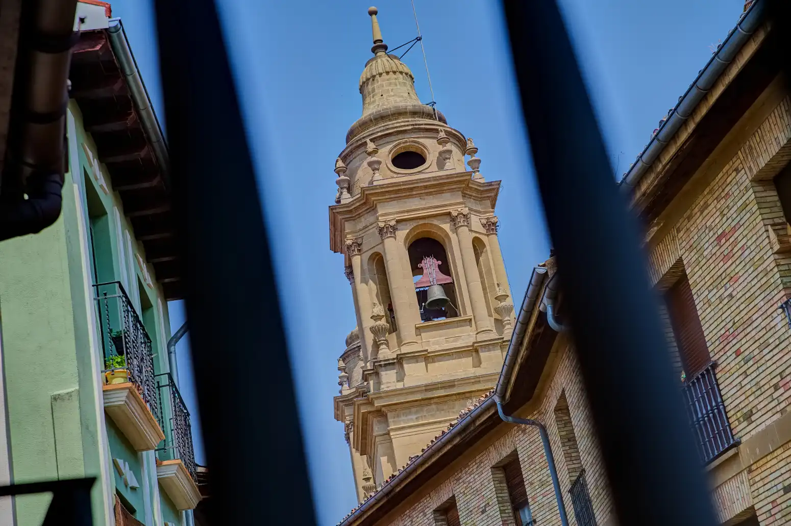 Vista exterior de Ático en venta en  Pamplona / Iruña con Calefacción, Parquet y Balcón