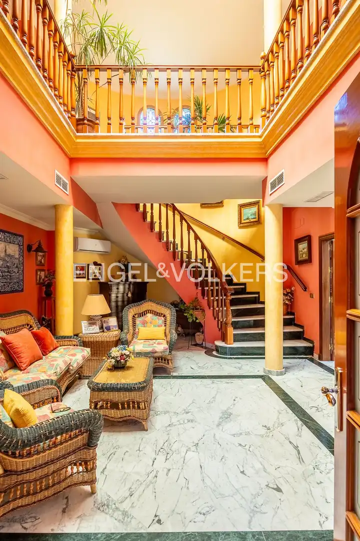 Houses for sale in Sevilla  with Air Conditioner, Heating and Private garden