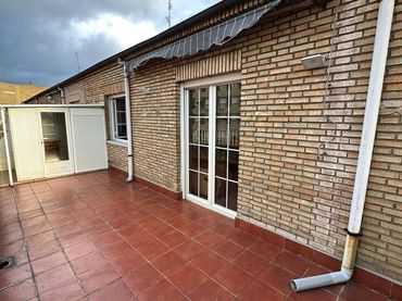 Penthouse mit Balkon zur Miete in PRIMERO DE MAYO