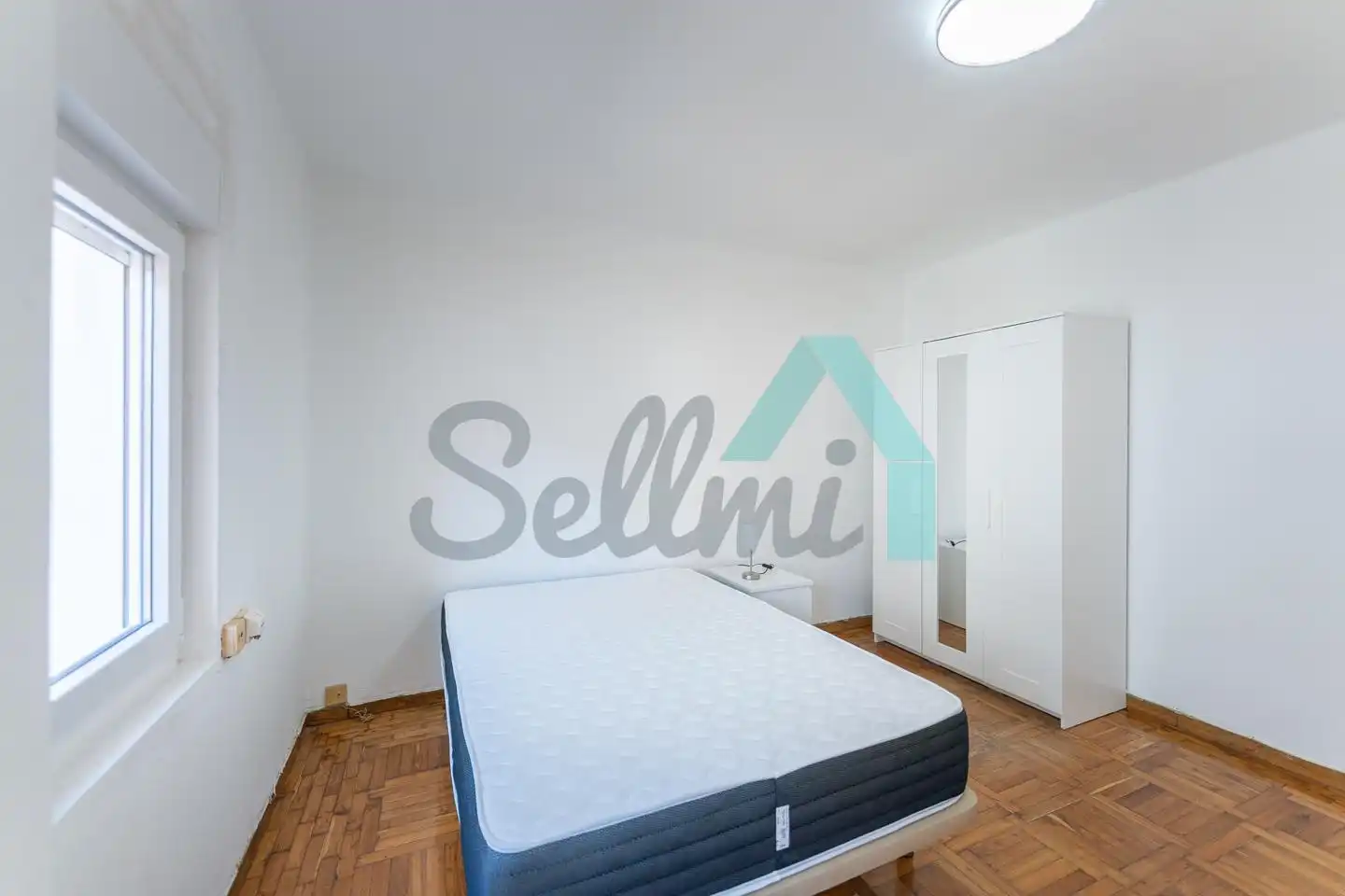 Bedroom of Flat for rent in Oviedo   with Heating, Parquet flooring and Furnished
