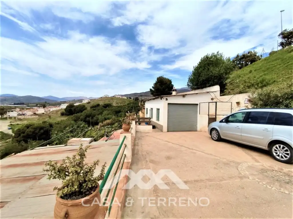 Vista exterior de Casa o chalet en venta en Vélez-Málaga con Terraza, TV y Internet