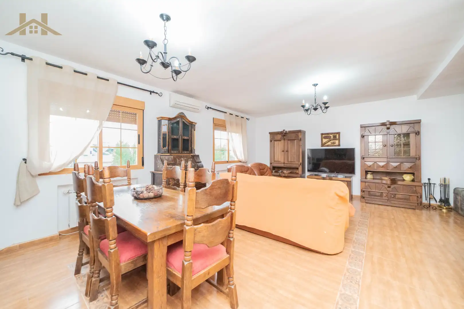 Sala d'estar de Casa o xalet en venda en Santa Cruz del Retamar amb Aire condicionat, Calefacció i Jardí privat