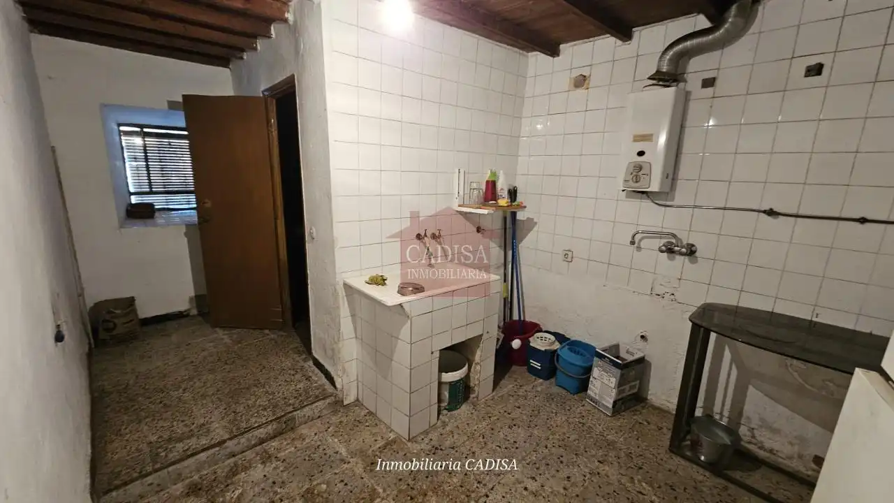 Cuina de Casa o xalet en venda en Parada de Arriba amb Calefacció, Terrassa i Traster