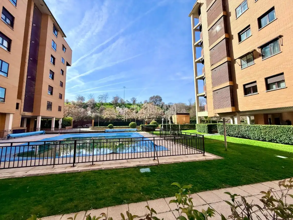 Piscina de Piso en venta en Madrid con Aire acondicionado, Calefacción y Piscina comunitaria