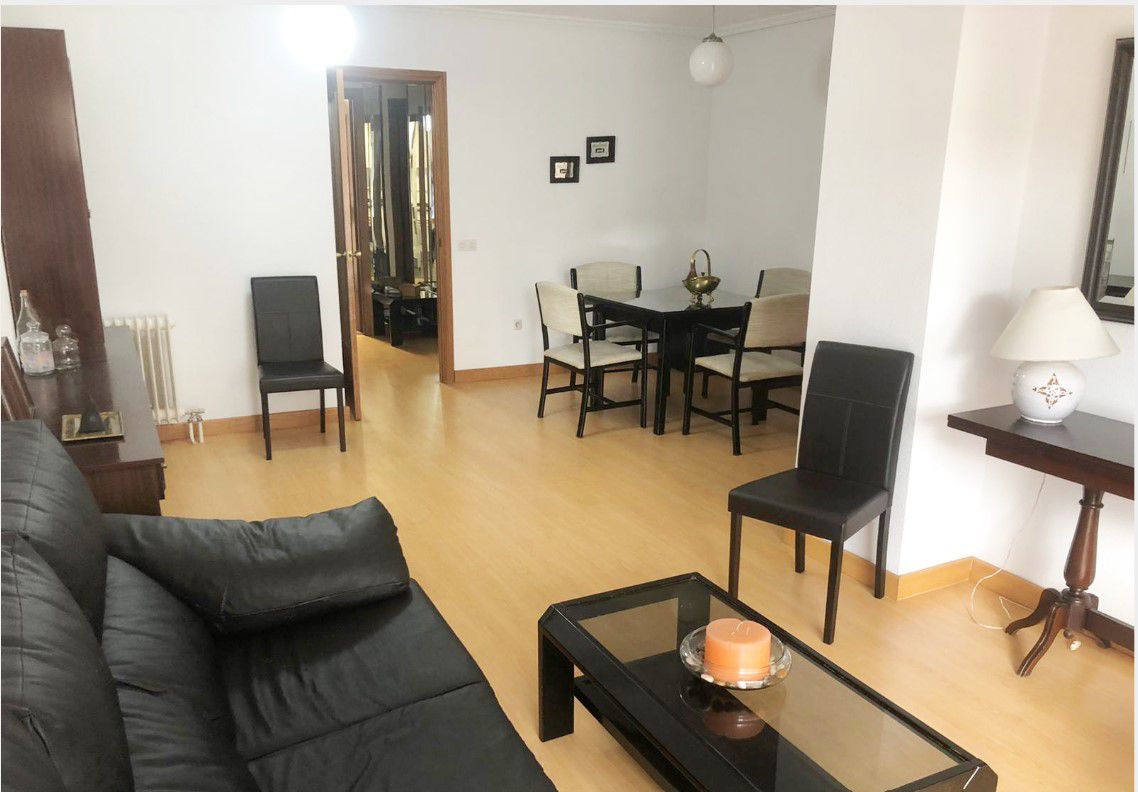 Sala d'estar de Pis de lloguer en Salamanca Capital amb Calefacció, Moblat i Balcó