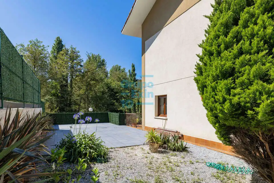Garden of Detached homes for sale in Irun   with Heating