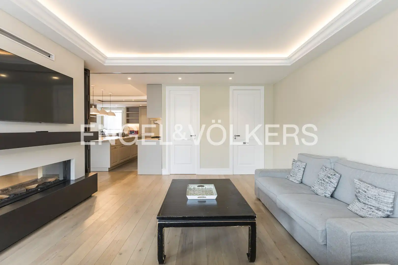 Flat with terrace to rent in Diego de León, imagen 9