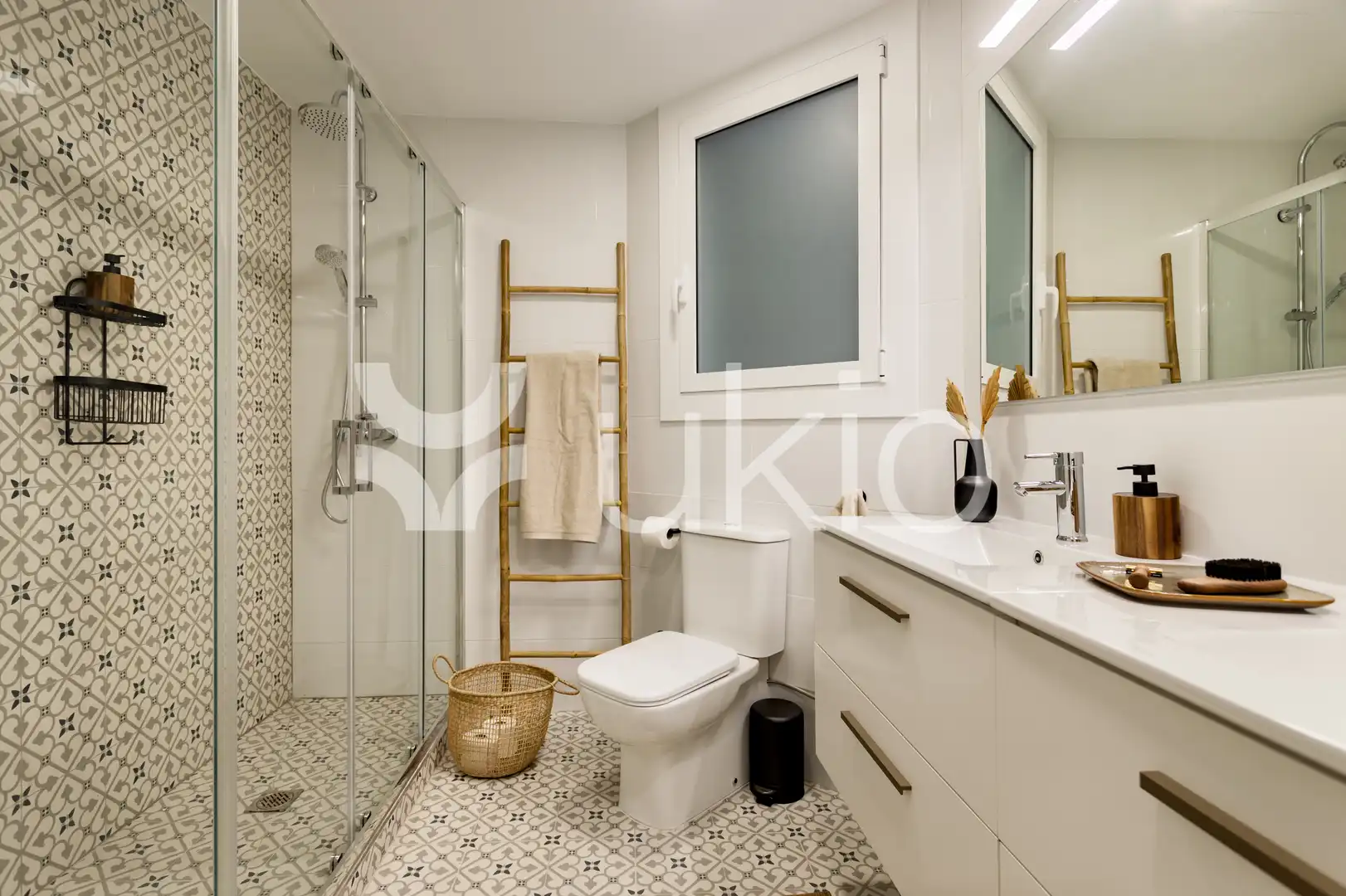 Bathroom of Apartments for rent in Barcelona  with Air Conditioner, Heating and Furnished