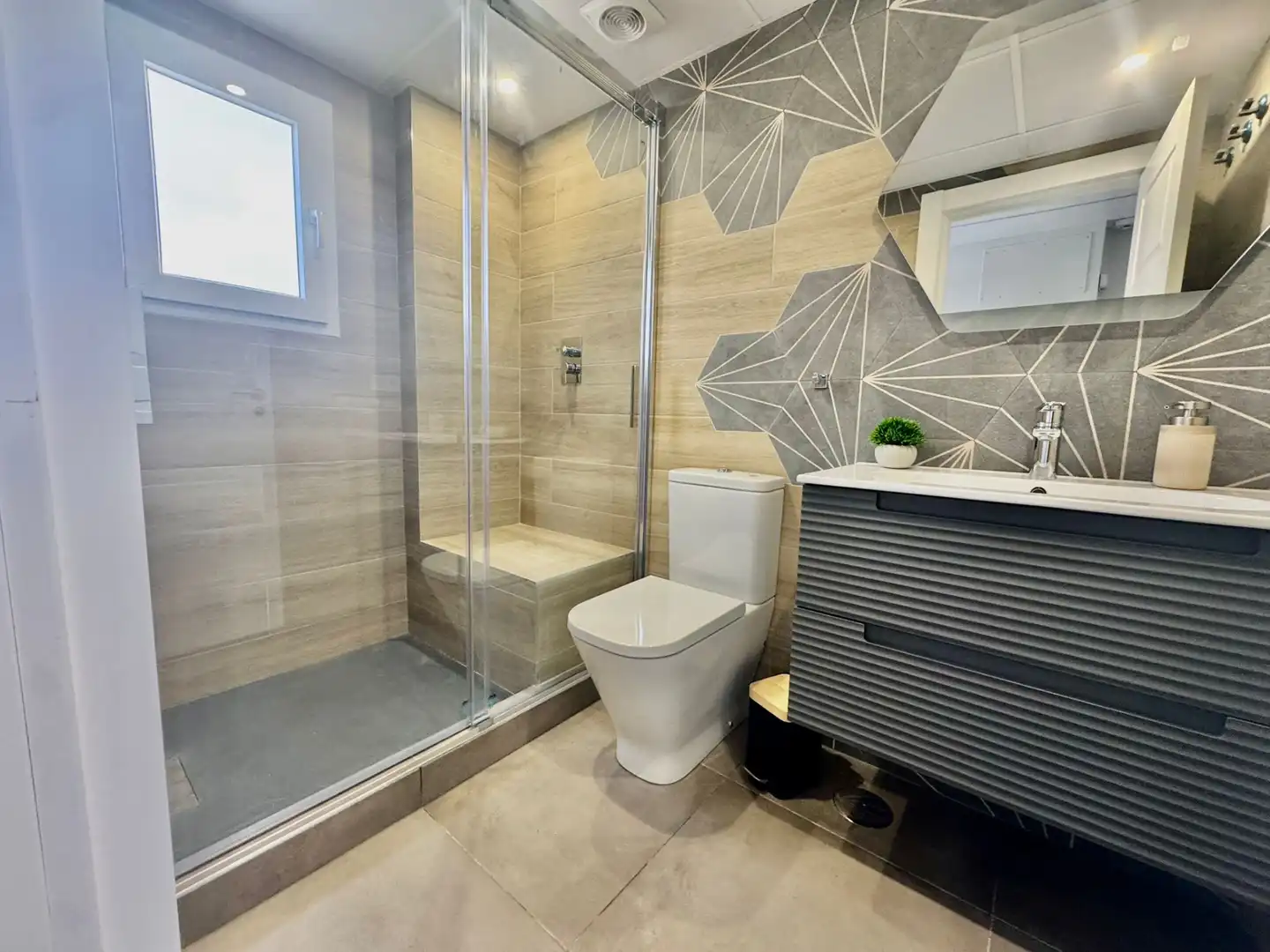 Baño de Planta baja en venta en Fuengirola con Aire acondicionado, Parquet y Terraza