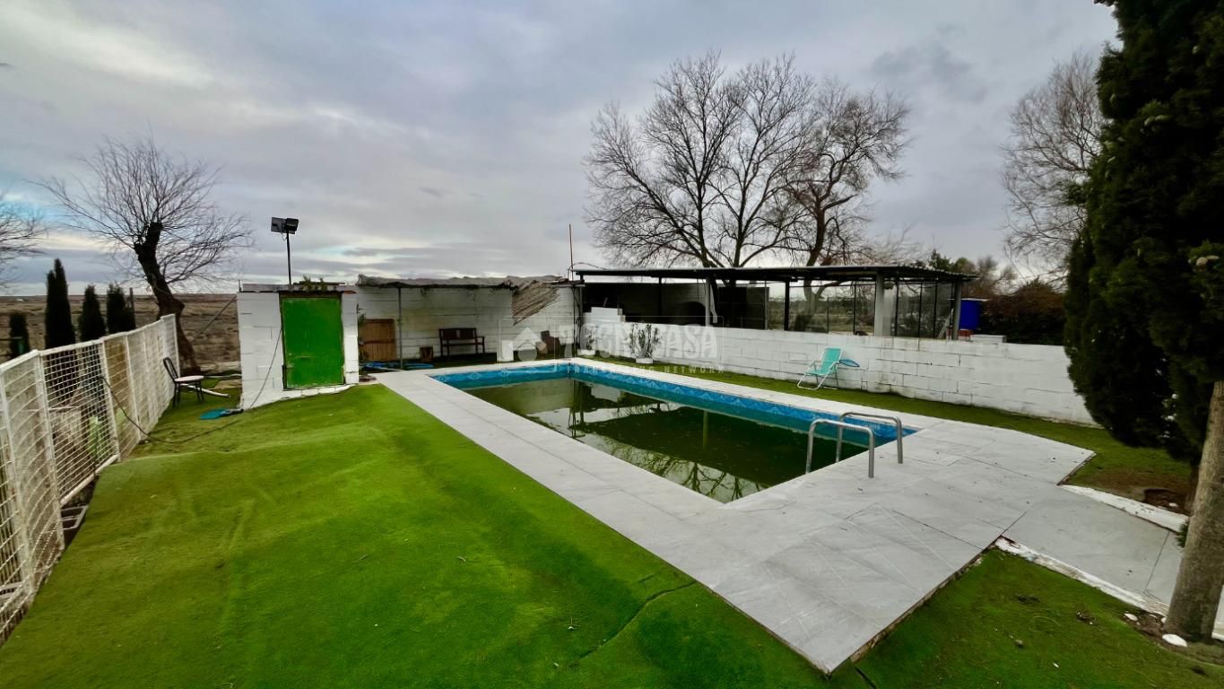 Swimming pool of Country house for sale in Villafranca de los Caballeros  with Air Conditioner, Swimming Pool and Furnished