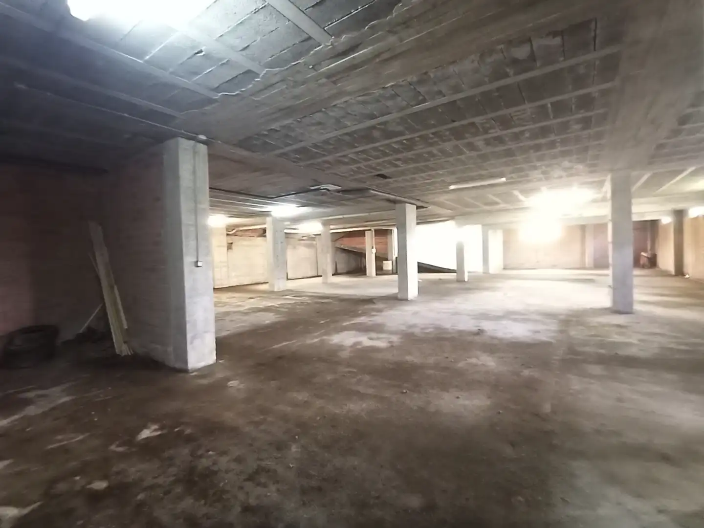 Garage for sale in Zas