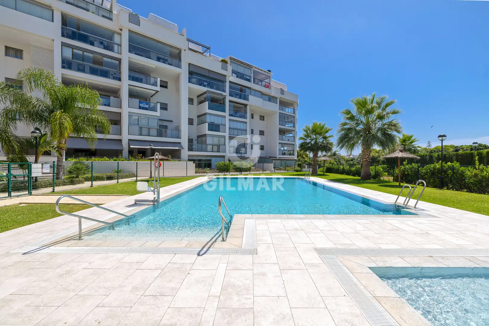 Piscina de Piso en venta en Torremolinos con Calefacción, Jardín privado y Trastero