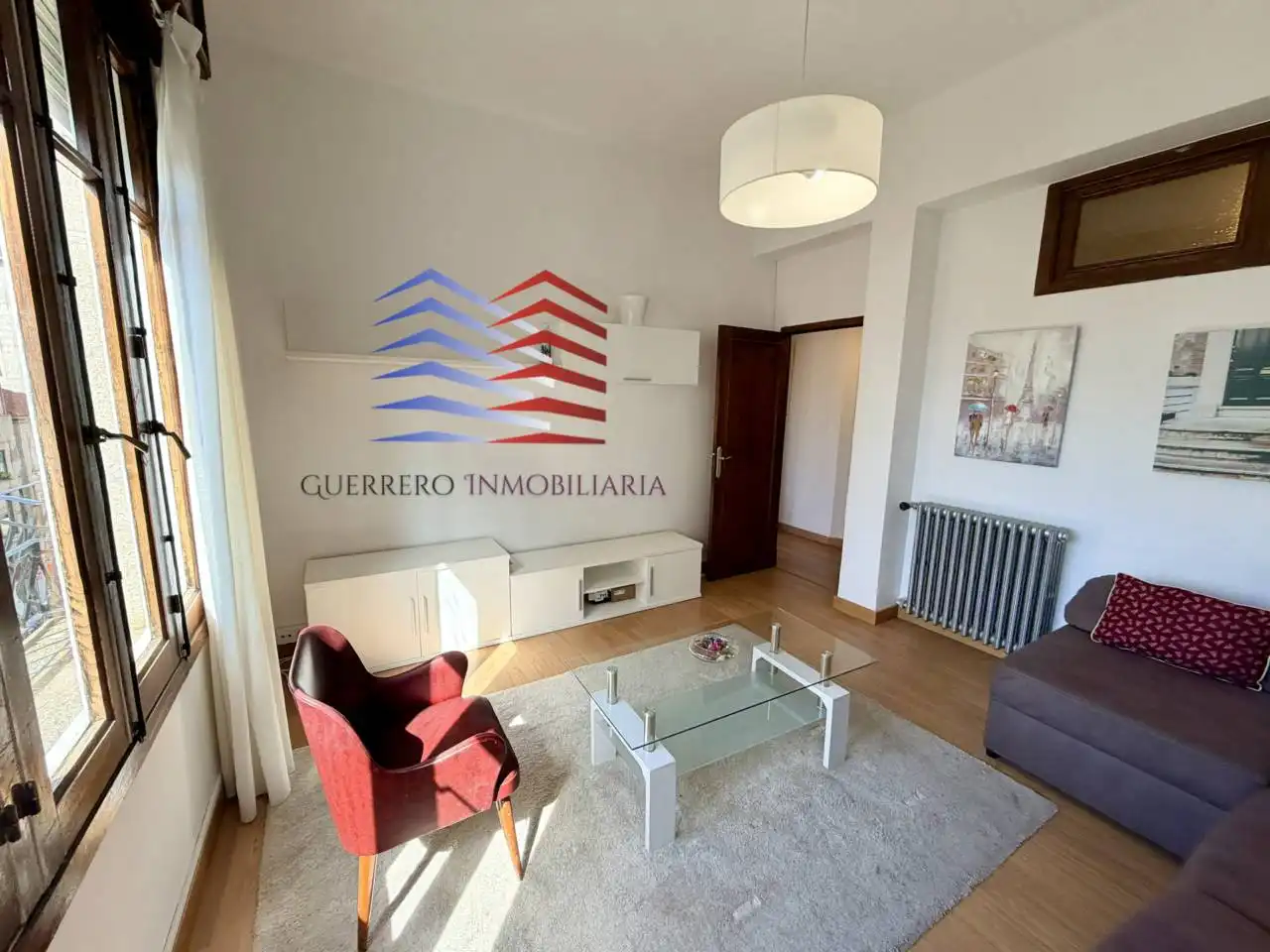 Sala d'estar de Apartament de lloguer en O Carballiño   amb Calefacció, Parquet i Moblat