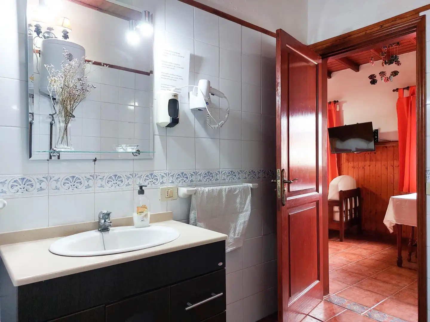 Baño de Finca rústica en venta en Hermigua con Jardín privado, Terraza y Amueblado