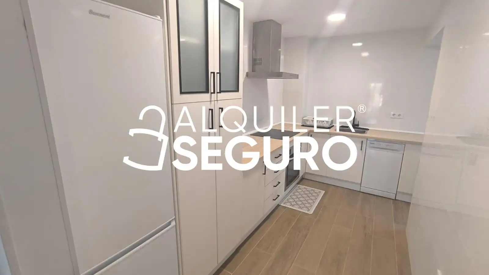 Cuina de Pis de lloguer en Sevilla amb Aire condicionat