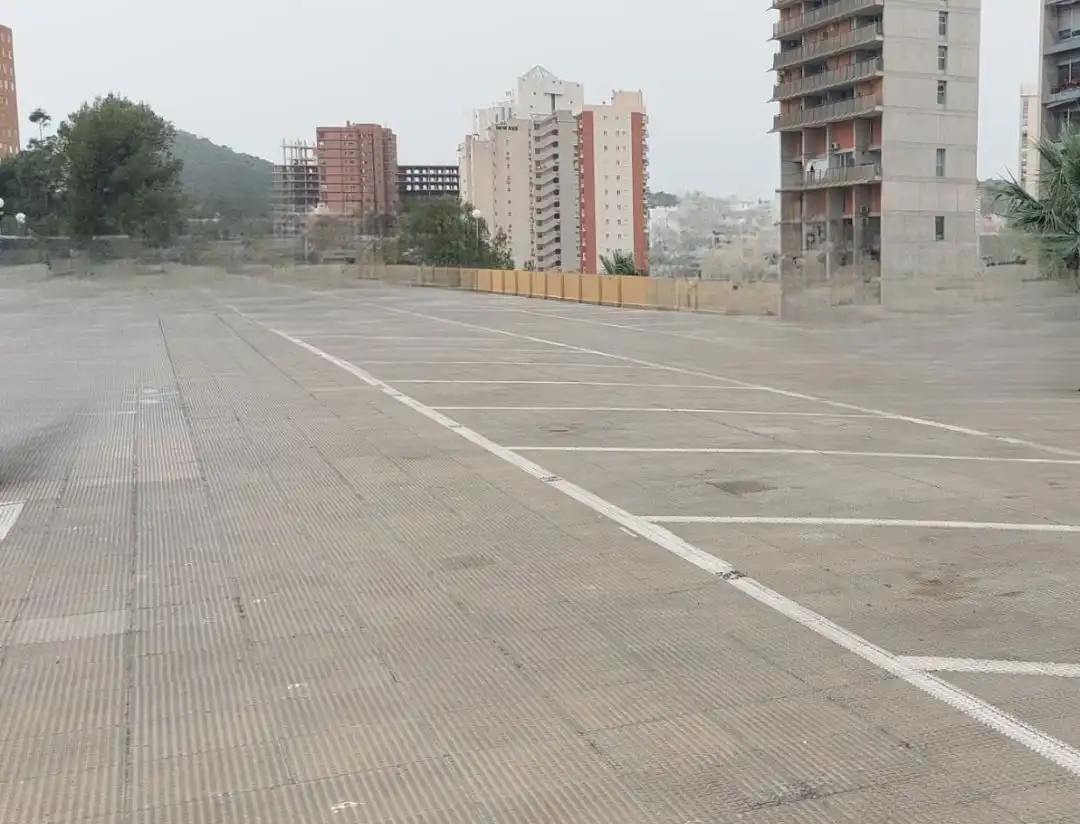Aparcament de Estudi en venda en Benidorm amb Aire condicionat i Piscina comunitària