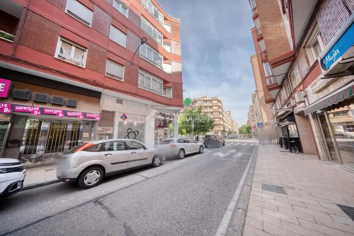 Vista exterior de Piso en venta en Valladolid con Calefacción, Parquet y Terraza