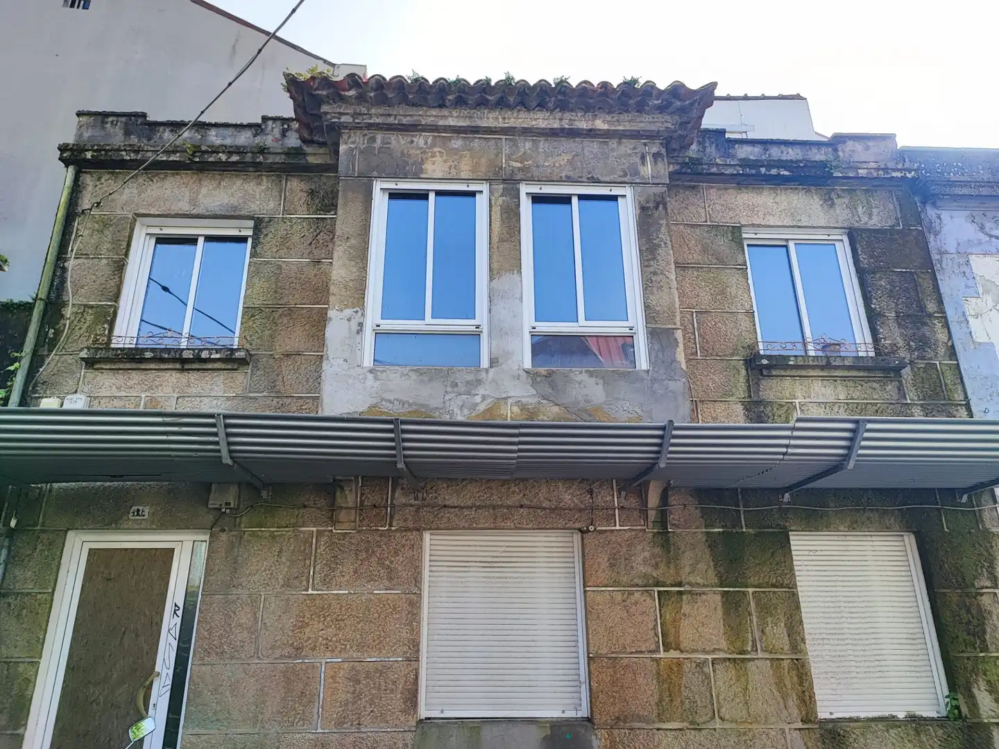 Vista exterior de Edifici en venda en Vigo 