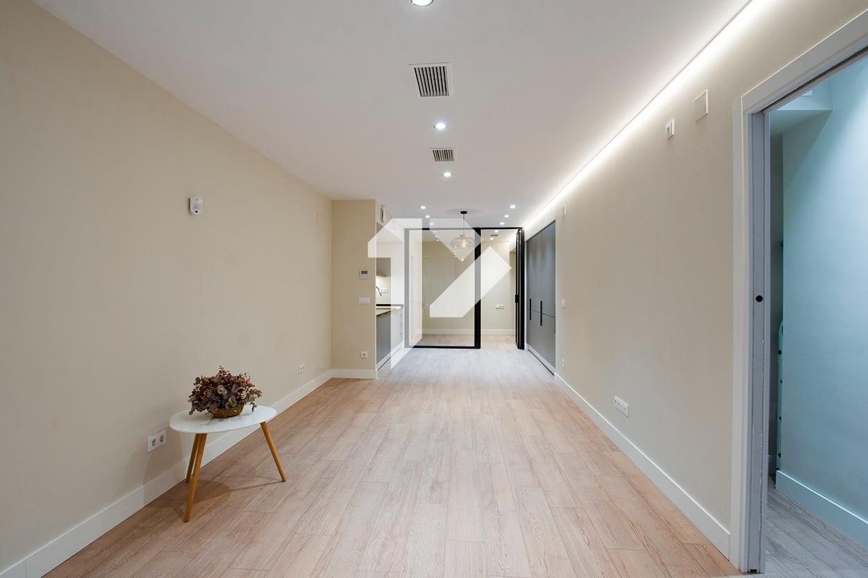 Wohnung zum Verkauf in  Barcelona Capital mit Klimaanlage, Parkett und Alarm