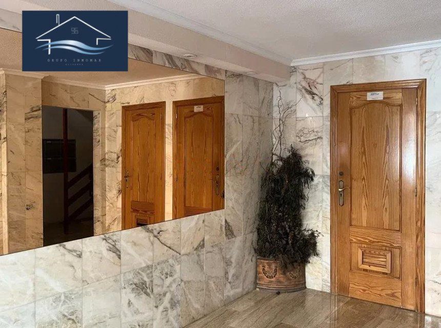 Piso en venta en Alicante / Alacant con Horno, Lavadora y Balcón